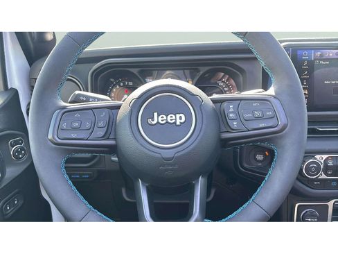 Used 2025 Jeep Wrangler Unlimited Rubicon 4xe w/ Convenience Group AWD/4WD image 17