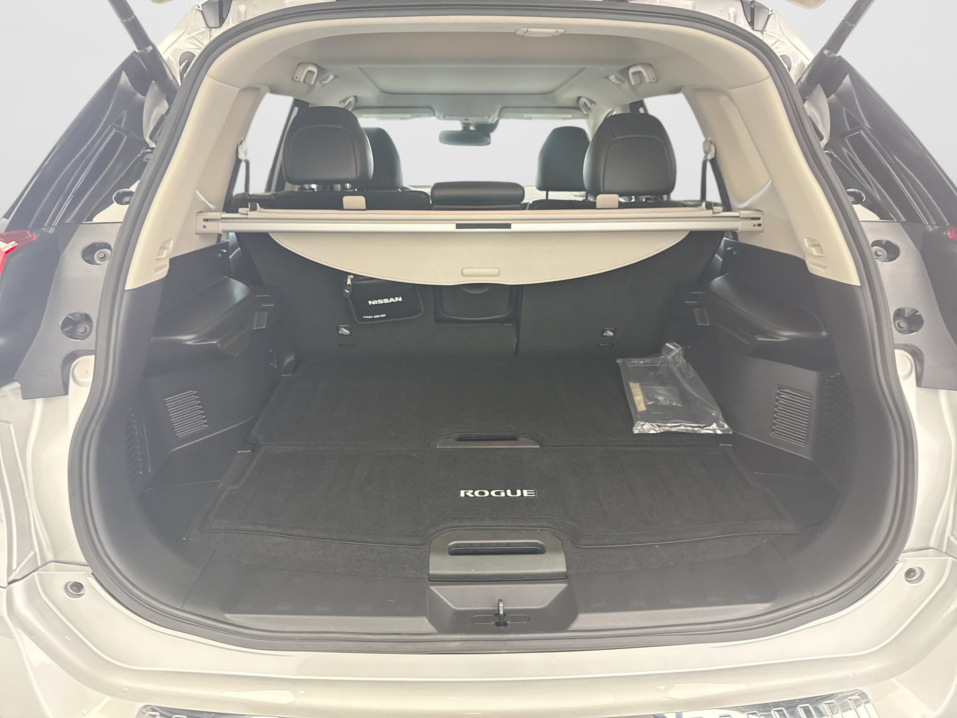 Used 2018 Nissan Rogue SL w/ Premium Package AWD/4WD image 20