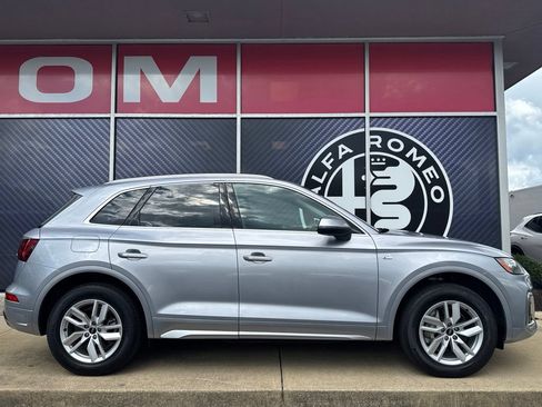 Used 2023 Audi Q5 2.0T Premium w/ Convenience Package AWD/4WD image 4