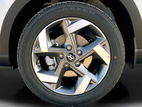 New 2025 Hyundai Venue SEL image 15