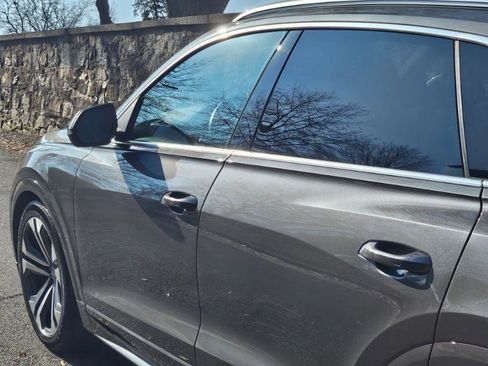 Used 2019 Audi Q8 Premium Plus w/ Premium Plus image 10