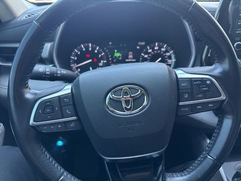 Used 2021 Toyota Highlander XLE FWD image 6
