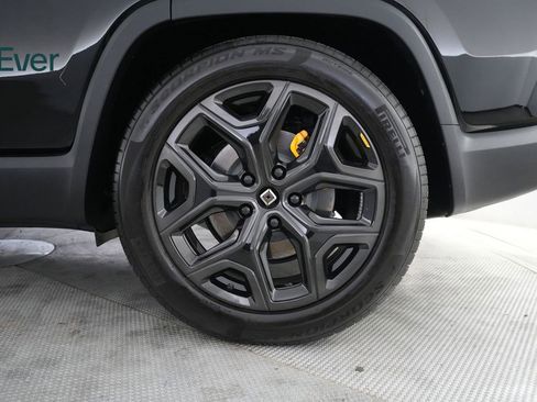 Used 2025 Rivian R1S Premium AWD/4WD image 9