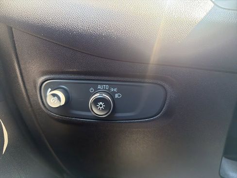 Used 2018 Chevrolet Equinox LT AWD/4WD image 19