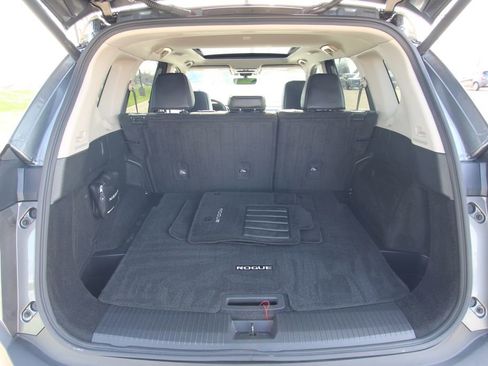 Used 2023 Nissan Rogue SV w/ SV Premium B Package image 13