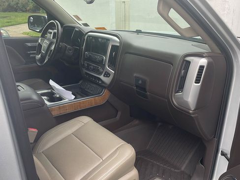 Used 2018 GMC Sierra 1500 SLT w/ SLT Premium Package AWD/4WD image 5