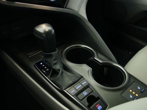 Used 2024 Toyota Camry SE image 21