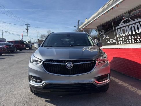 Used 2020 Buick Enclave Essence image 2