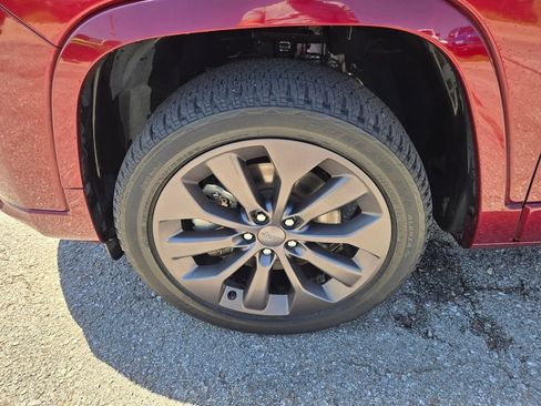 Used 2019 Jeep Cherokee High Altitude AWD/4WD image 12