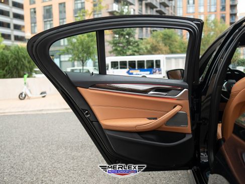 Used 2022 BMW 540i w/ M Sport Package image 48