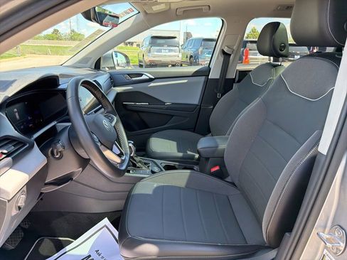 Used 2023 Volkswagen Taos SE w/ Panoramic Sunroof Package AWD/4WD image 19