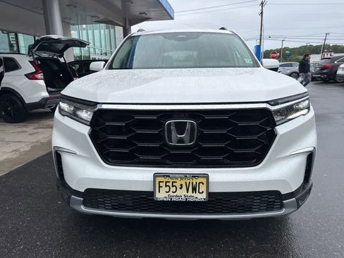 Used 2025 Honda Pilot Touring image 6