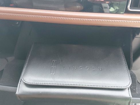 Used 2022 Lincoln Aviator Reserve w/ Equipment Group 201A AWD/4WD image 12