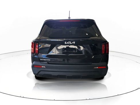 Used 2023 Kia Sorento LX FWD image 5