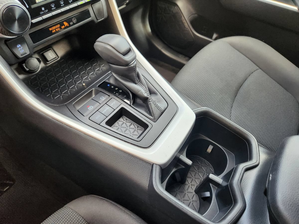 Used 2022 Toyota RAV4 LE FWD image 40
