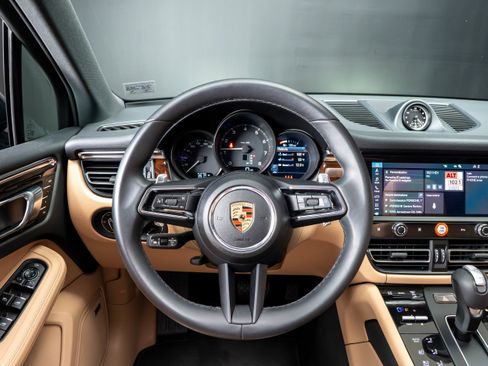 Certified 2025 Porsche Macan AWD/4WD image 23