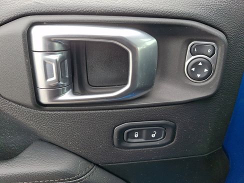 Used 2021 Jeep Wrangler Unlimited Sahara AWD/4WD image 23
