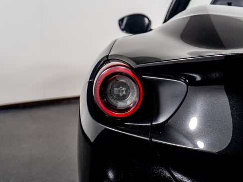 Used 2019 Ferrari Portofino image 14