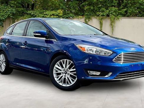Used 2018 Ford Focus Titanium FWD image 3