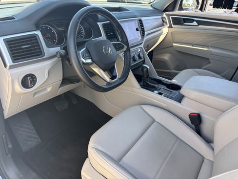 Used 2021 Volkswagen Atlas SE w/ Panoramic Sunroof Package FWD image 16