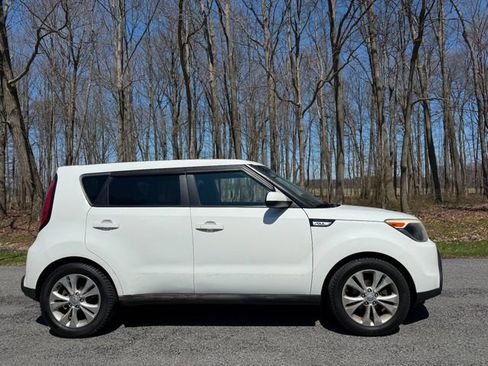 Used 2015 Kia Soul + FWD image 5