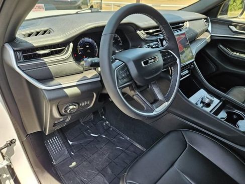 Used 2025 Jeep Grand Cherokee Limited AWD/4WD image 19