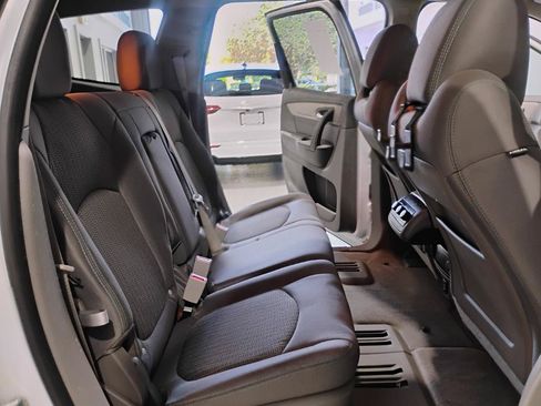 Used 2017 Chevrolet Traverse LT FWD image 75