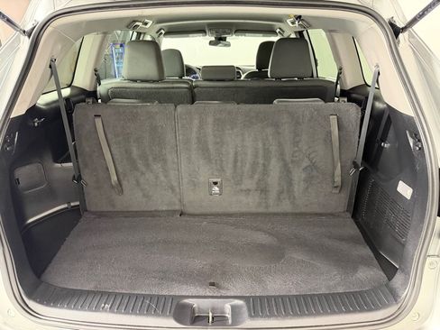 Used 2018 Toyota Highlander LE FWD image 19