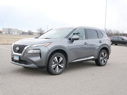 Used 2021 Nissan Rogue SL image 2