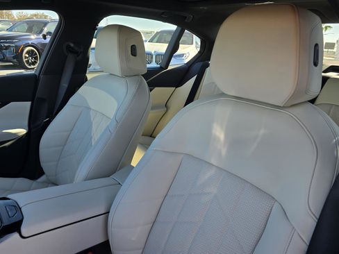 New 2026 BMW i5 eDrive40 w/ Executive Package image 17