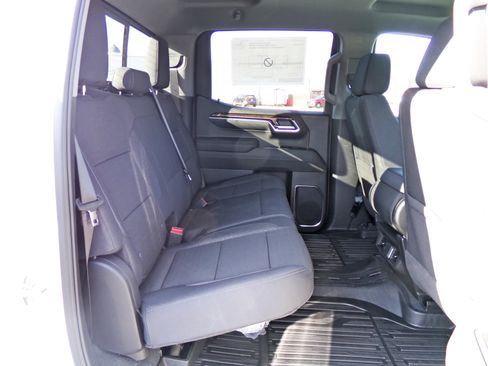 New 2026 GMC Sierra 1500 SLE image 15