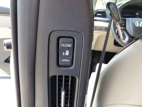 Used 2024 Honda Odyssey Elite image 44