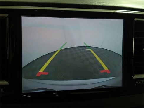 Used 2024 Chrysler Pacifica Touring-L image 34