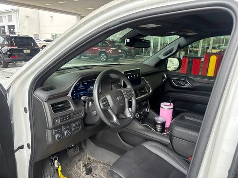 Used 2024 Chevrolet Suburban Z71 w/ Luxury Package AWD/4WD image 4