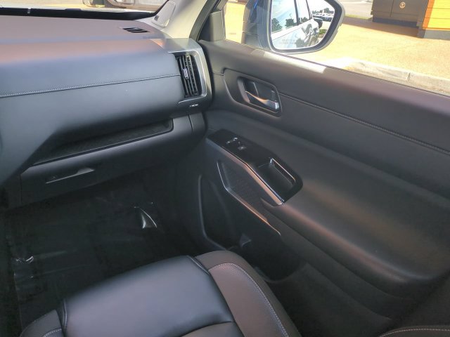 Used 2024 Nissan Pathfinder SL w/ SL Premium Package AWD/4WD image 17