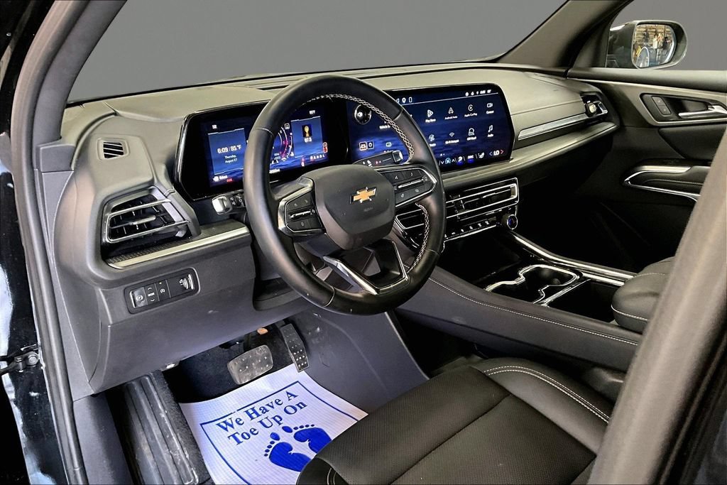 Certified 2025 Chevrolet Traverse LT FWD image 12