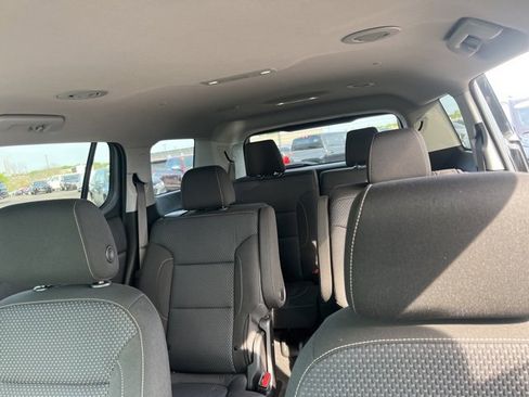 Used 2023 GMC Acadia SLE w/ Driver Convenience Package image 11