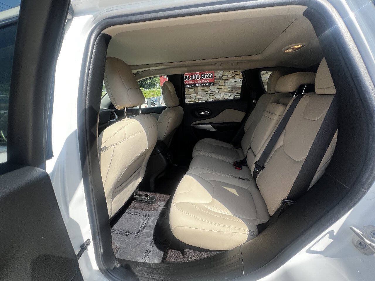 Used 2017 Jeep Cherokee Latitude w/ Comfort & Sound Group FWD image 15