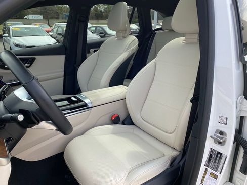 Used 2025 Mercedes-Benz GLC 350e 4MATIC image 22