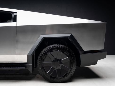 Used 2024 Tesla Cybertruck Cyberbeast AWD/4WD image 19