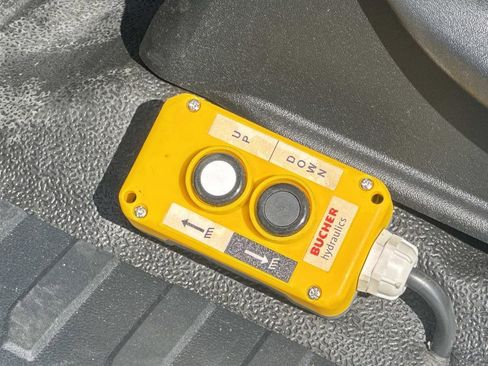 New 2025 Ford F350 XL w/ XL Chrome Package image 19