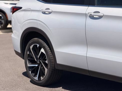 Used 2024 Mitsubishi Outlander SE AWD/4WD image 5