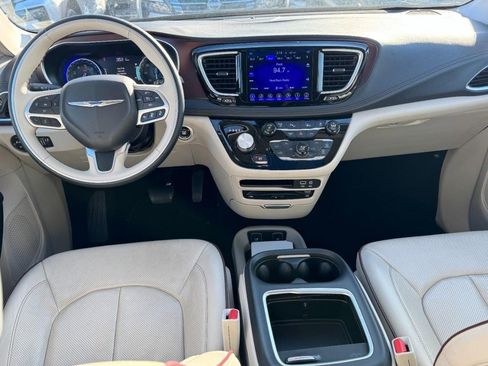 Used 2017 Chrysler Pacifica Limited w/ UConnect Theater Package image 13