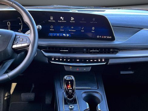 Used 2024 Cadillac XT4 Premium Luxury image 9