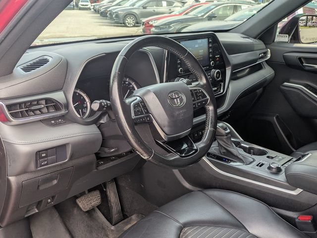 Used 2021 Toyota Highlander XSE AWD/4WD image 30