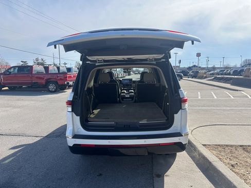 Used 2023 Lincoln Navigator Reserve image 15