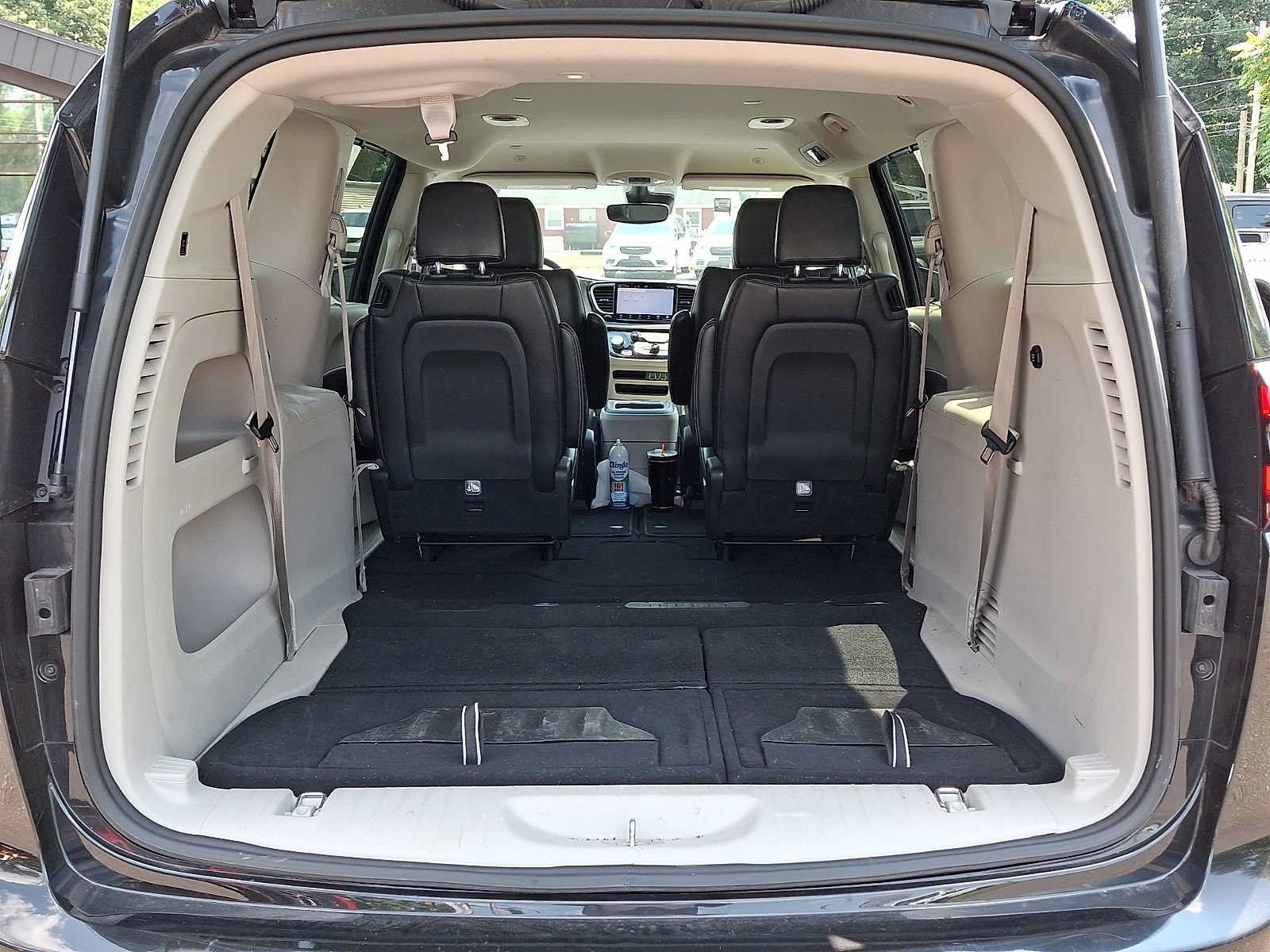 Used 2023 Chrysler Pacifica Touring-L FWD image 30