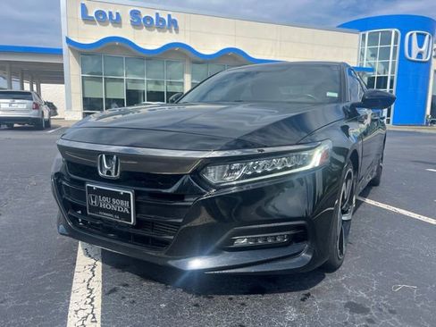 Used 2019 Honda Accord Sport image 2