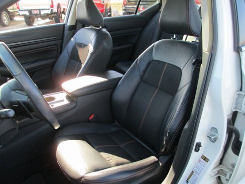 Used 2022 Nissan Altima 2.5 SR w/ Midnight Edition Package image 16