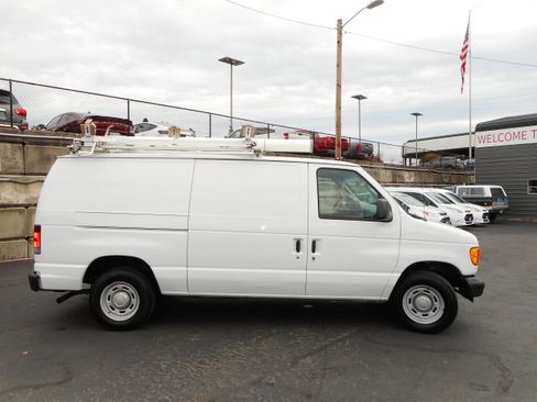 Used 2006 Ford E-150 and Econoline 150 image 2